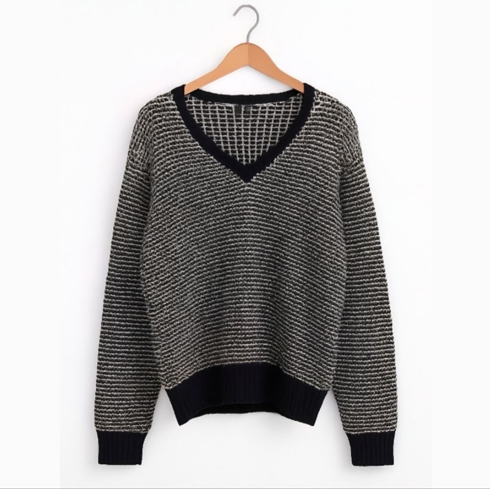 Armani Jeans Men’s Wool Blend V-Neck Sweater Black White Classic Knit